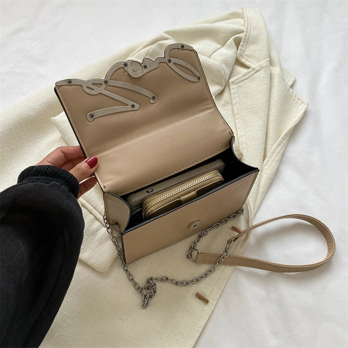 Bolso de Mano Francés Elegante con Hebilla - Estilo Minimalista 2025