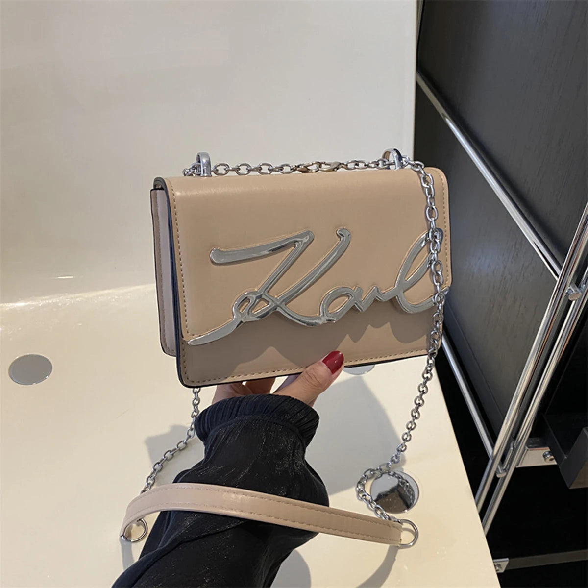 Bolso de Mano Francés Elegante con Hebilla - Estilo Minimalista 2025