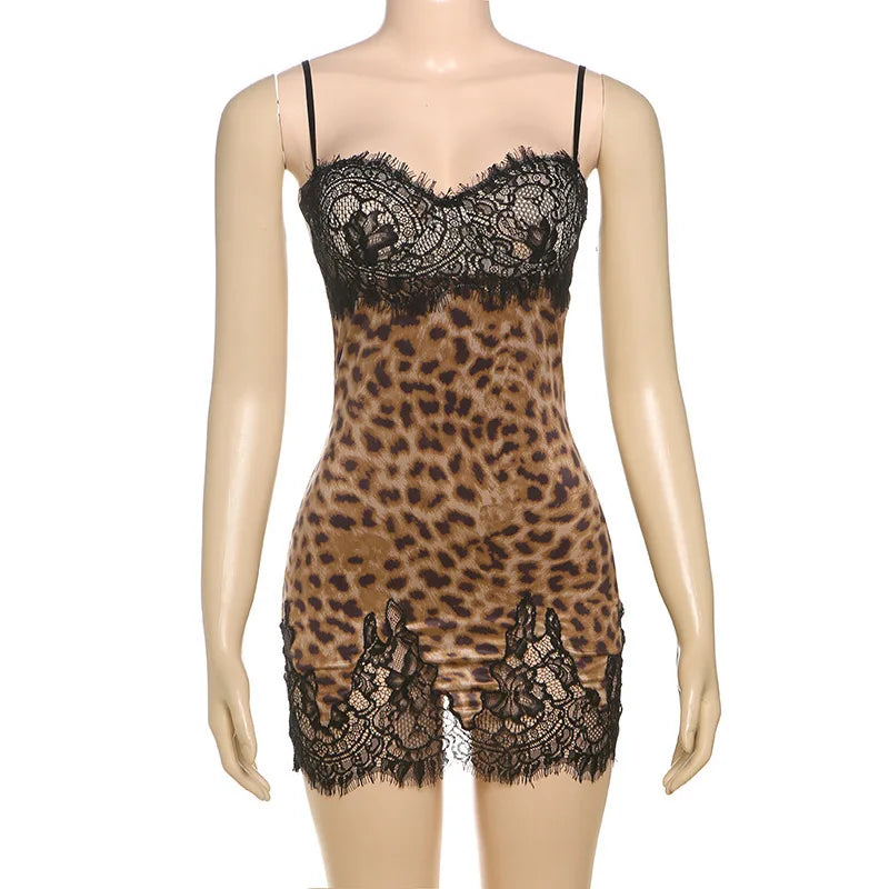 Vestido Mini con Estampado Leopardo y Encaje - Tirantes Finos