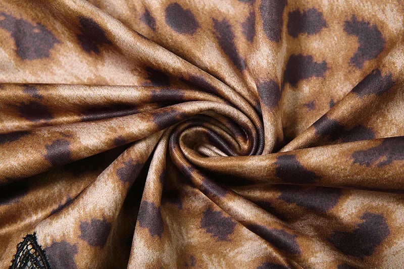 Vestido Mini con Estampado Leopardo y Encaje - Tirantes Finos