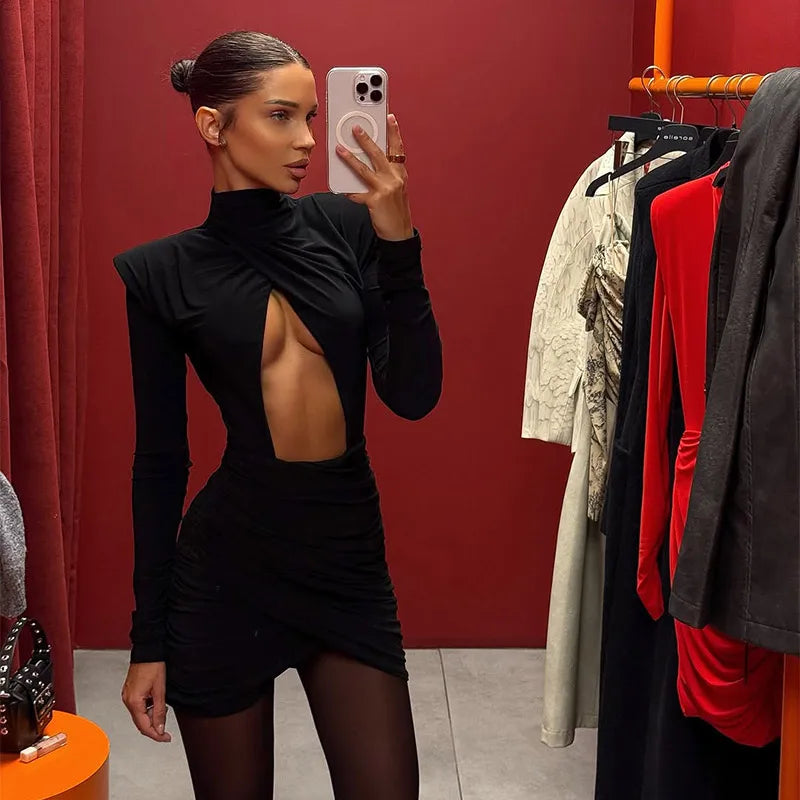 Vestido Mini Plisado con Hombreras - Cuello Medio y Manga Larga