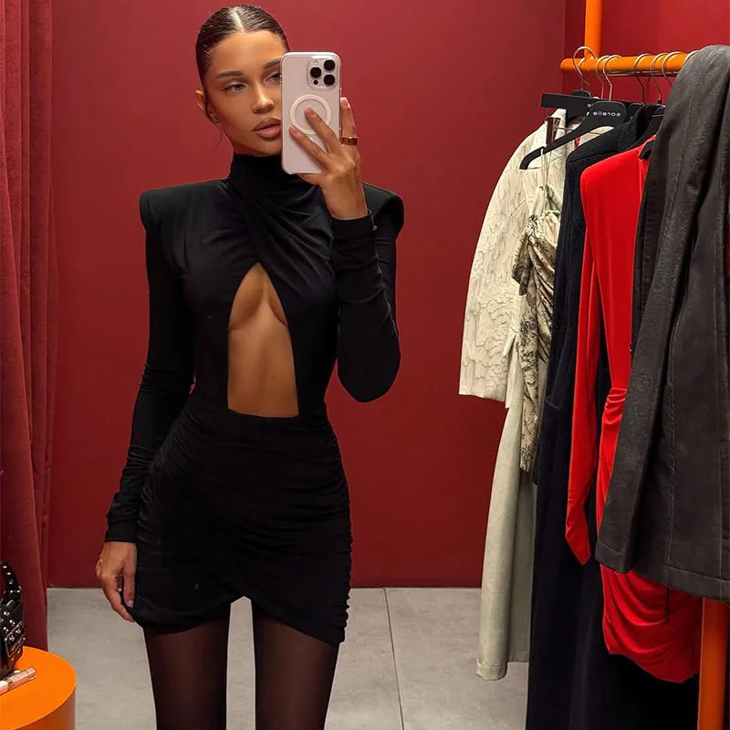 Vestido Mini Plisado con Hombreras - Cuello Medio y Manga Larga