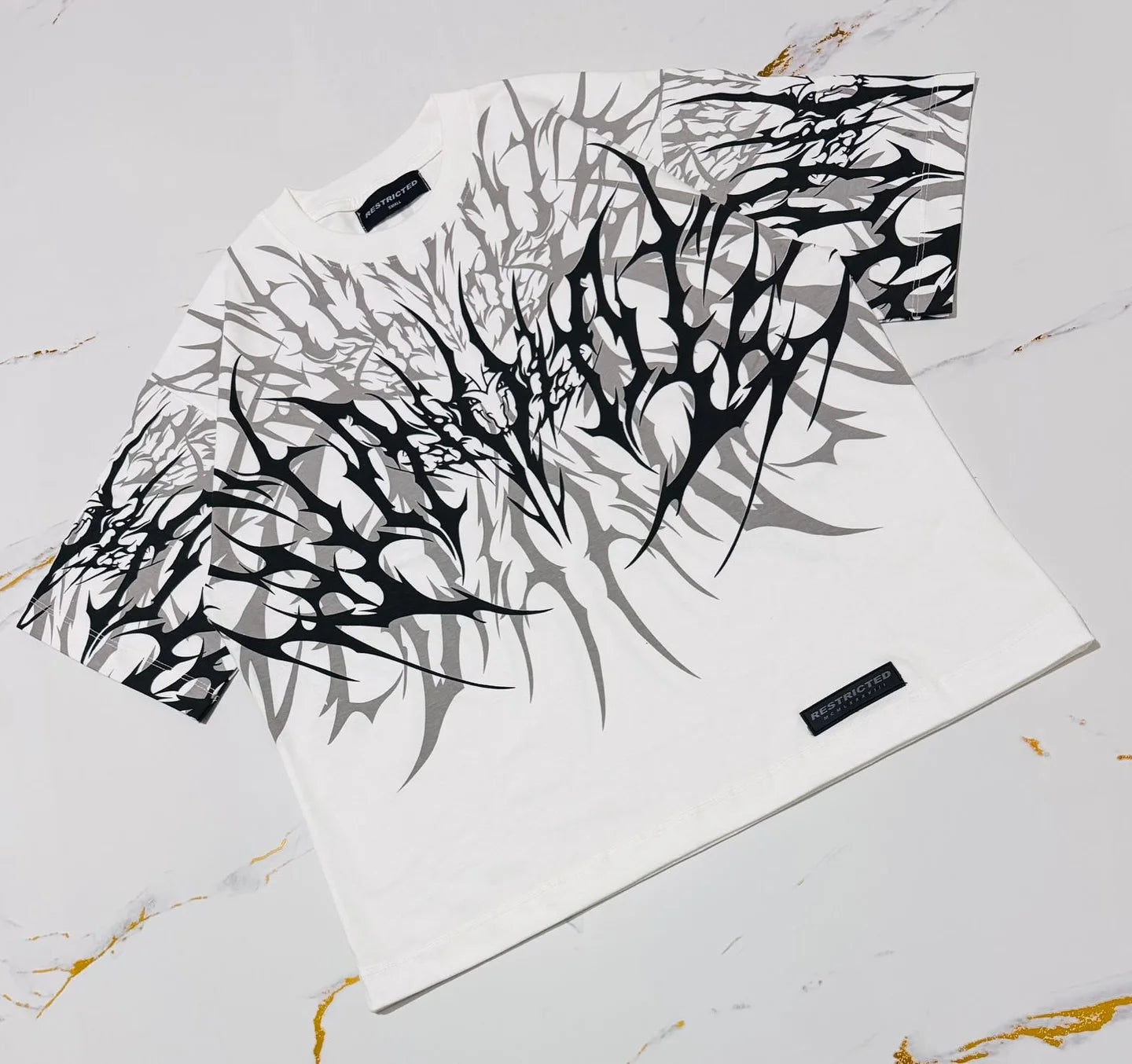 Camiseta Y2K Cyberpunk Gothic con Textura de Espinas - Algodón Puro Streetwear Hombre