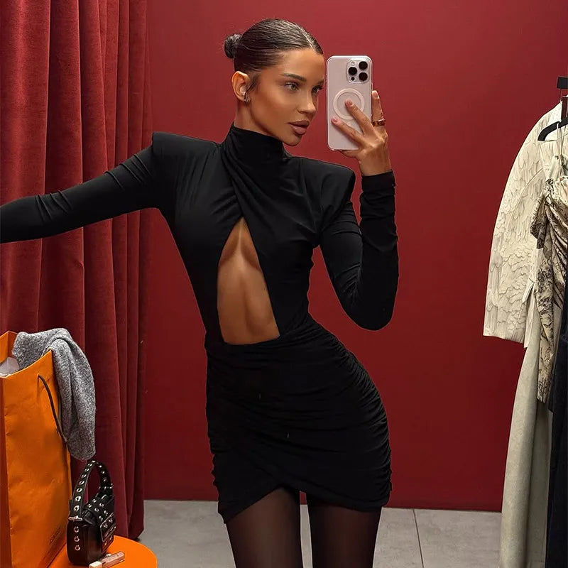 Vestido Mini Plisado con Hombreras - Cuello Medio y Manga Larga